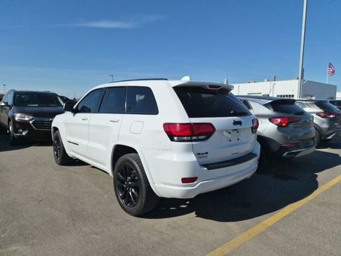 Used 2018 Jeep Grand Cherokee Altitude AWD/4WD image 7