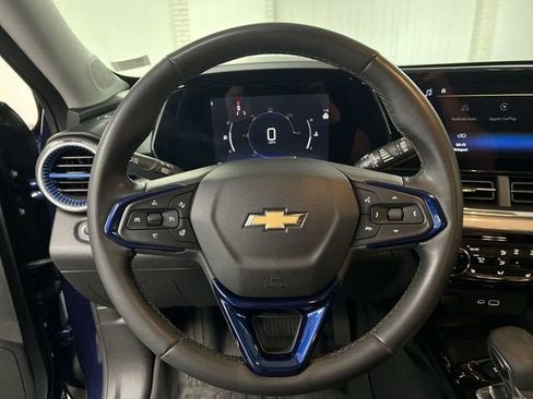 Certified 2024 Chevrolet Trax LT w/ Sunroof Package FWD image 11