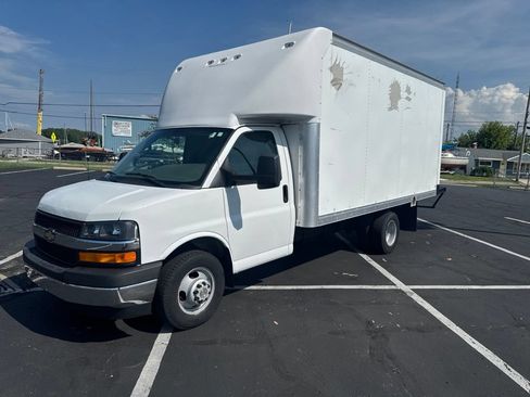 Used 2017 Chevrolet Express 3500 RWD image 7