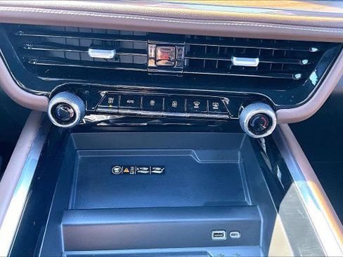 Used 2025 Chevrolet Suburban High Country image 15