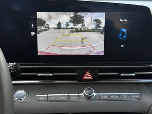 Used 2025 Hyundai Elantra SEL FWD image 19