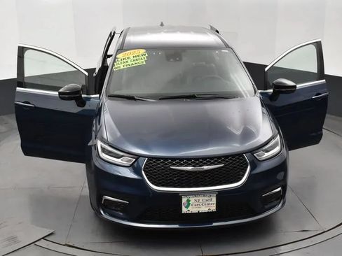 Used 2025 Chrysler Pacifica Select FWD image 10