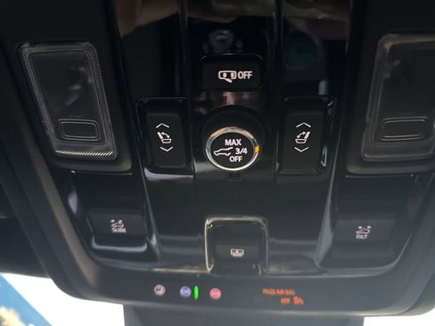 Used 2025 Cadillac Escalade Premium Luxury Platinum image 26