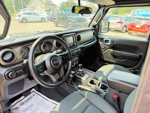 Used 2018 Jeep Wrangler Unlimited Sport S AWD/4WD image 11