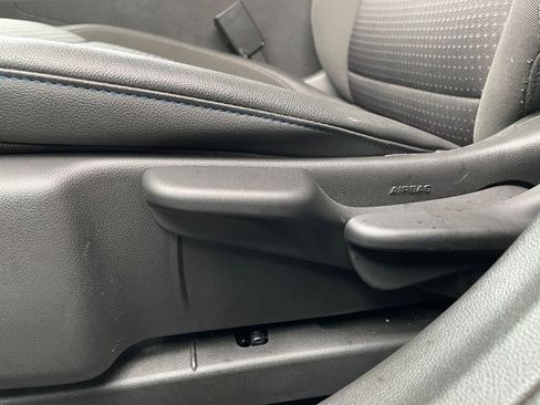 Used 2025 Chevrolet Trax LT w/ LT Convenience Package image 23