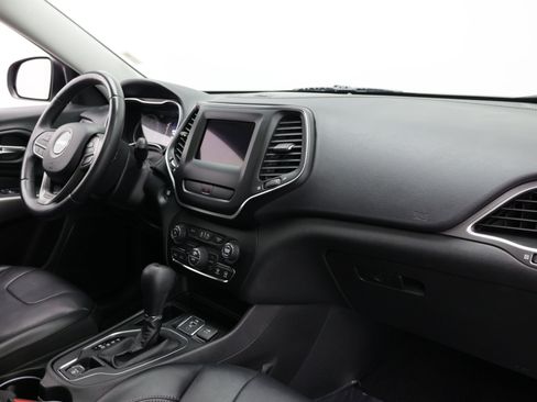 Used 2019 Jeep Cherokee Latitude Plus w/ Comfort/Convenience Group FWD image 51