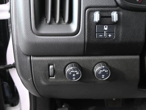 Used 2022 Chevrolet Colorado LT w/ LT Convenience Package AWD/4WD image 23