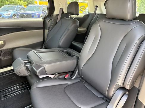 New 2026 Kia Carnival FWD image 19