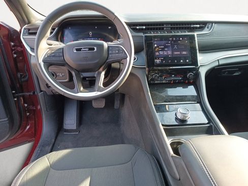 Certified 2024 Jeep Grand Cherokee Laredo X image 3