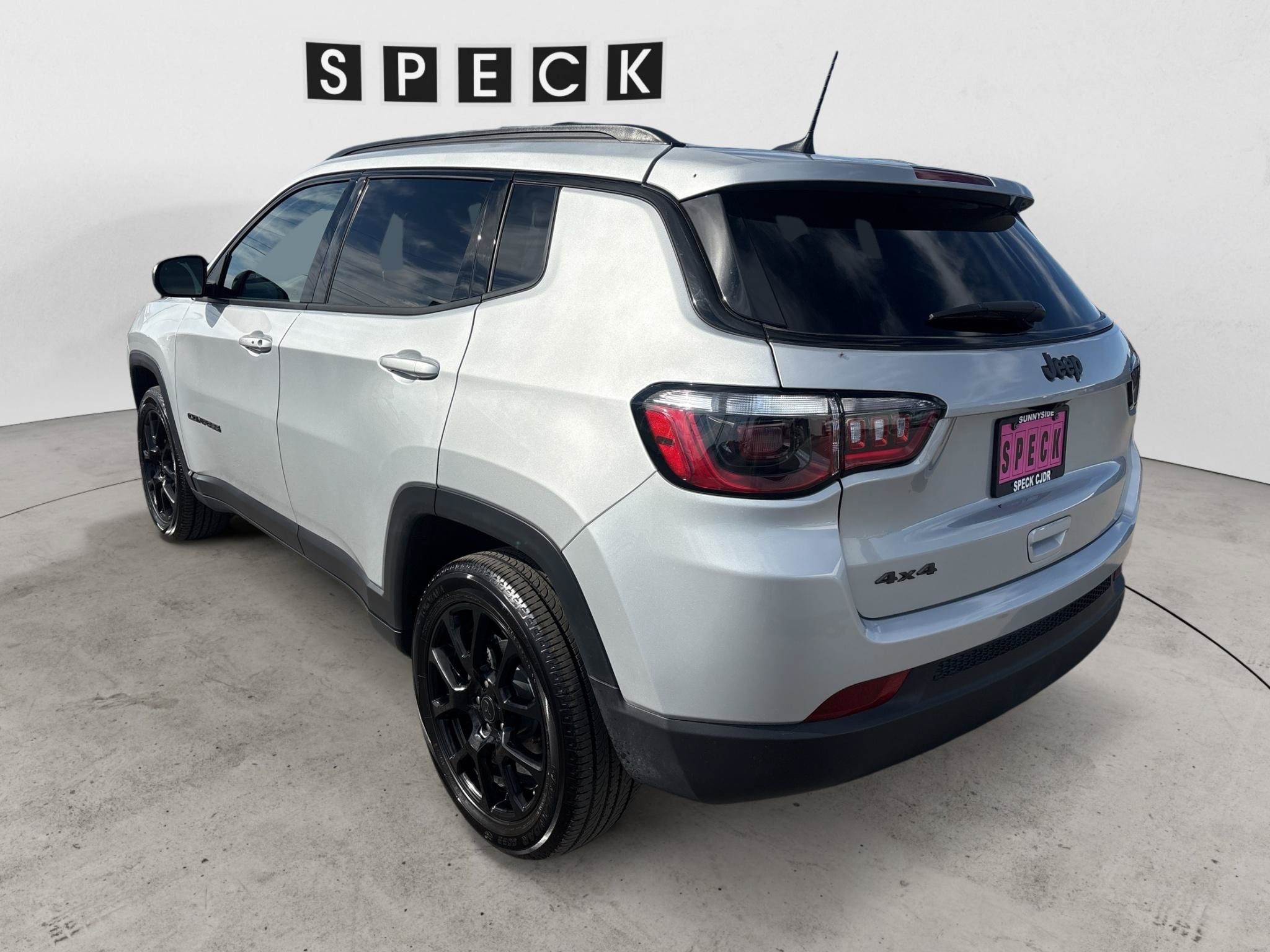 Used 2026 Jeep Compass Latitude AWD/4WD image 3