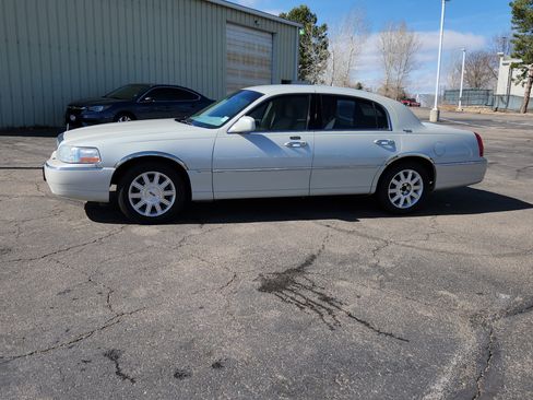 Used 2006 Lincoln Town Car Signature Limited image 5