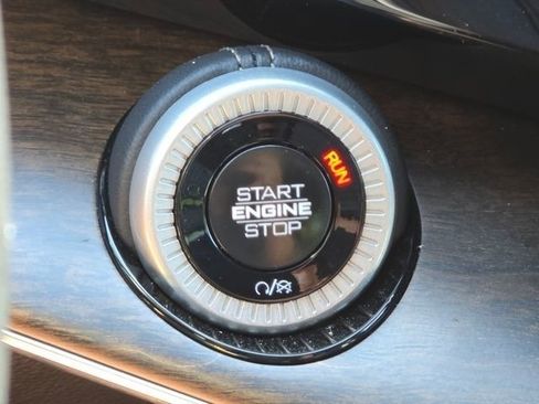 Used 2025 Jeep Grand Wagoneer 4WD image 21