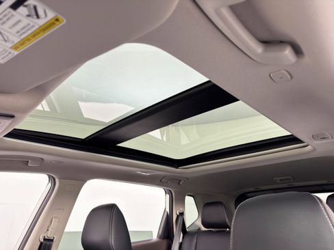 Used 2022 Nissan Rogue SL image 11