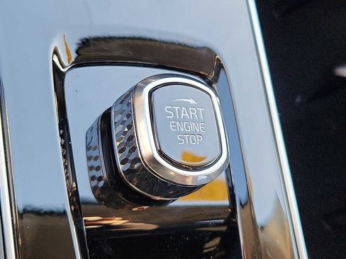 Used 2025 Volvo XC90 B6 Ultra w/ Protection Package Premier image 23