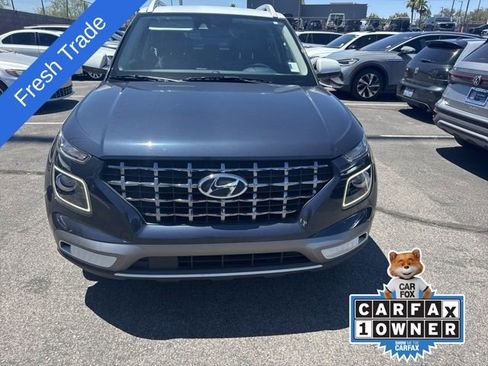 Used 2020 Hyundai Venue FWD image 2