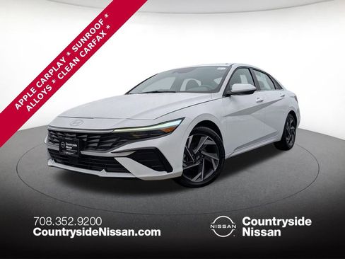 Used 2025 Hyundai Elantra SEL image 1