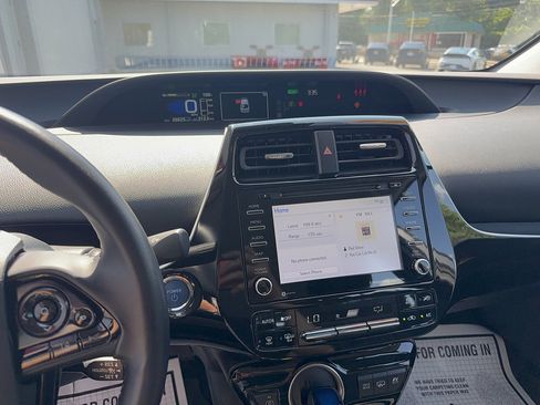 Certified 2022 Toyota Prius Prime LE FWD image 9