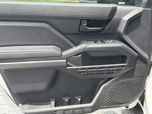 Certified 2024 Toyota Tacoma SR5 AWD/4WD image 6