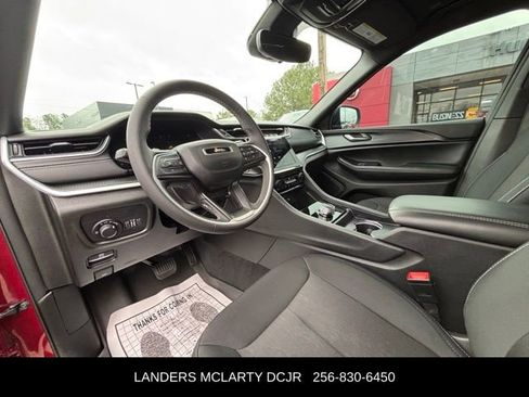 Used 2024 Jeep Grand Cherokee L Laredo image 21