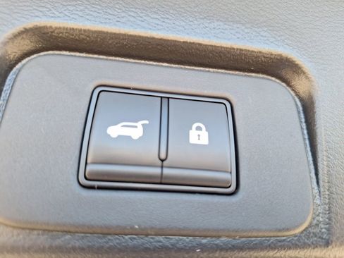 Used 2024 Nissan Rogue SV image 17