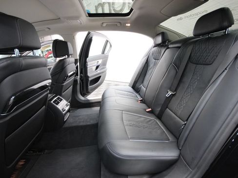 Used 2022 BMW 740i xDrive w/ Premium Package AWD/4WD image 38