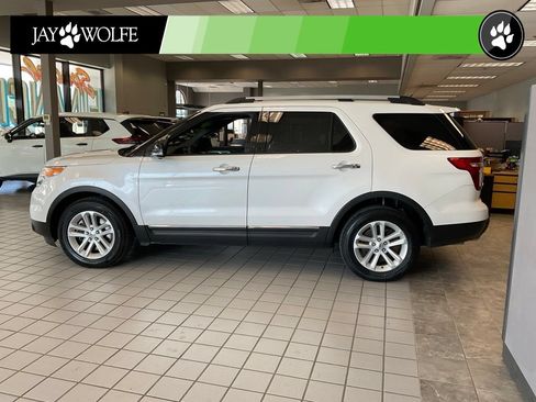 Used 2013 Ford Explorer XLT FWD image 4
