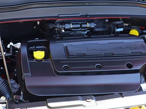 Used 2018 Jeep Renegade Latitude FWD image 58