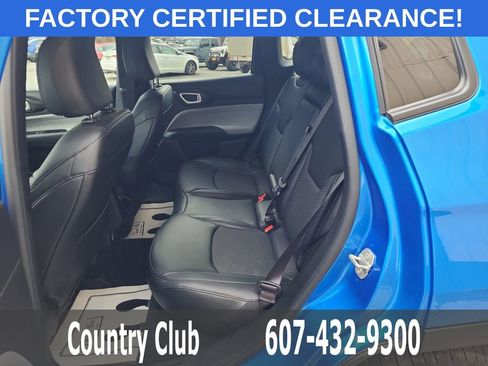 Used 2024 Jeep Compass Latitude w/ Convenience Group AWD/4WD image 24