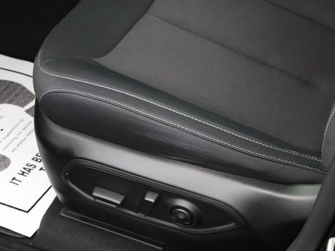 Used 2023 Jeep Grand Cherokee Laredo image 13