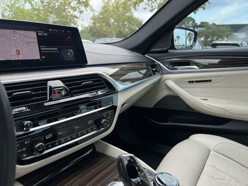 Used 2020 BMW M550i xDrive w/ Executive Package AWD/4WD image 30