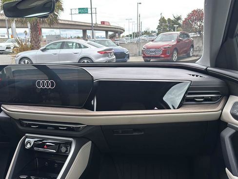 Used 2025 Audi Q5 Premium Plus w/ Premium Plus image 11