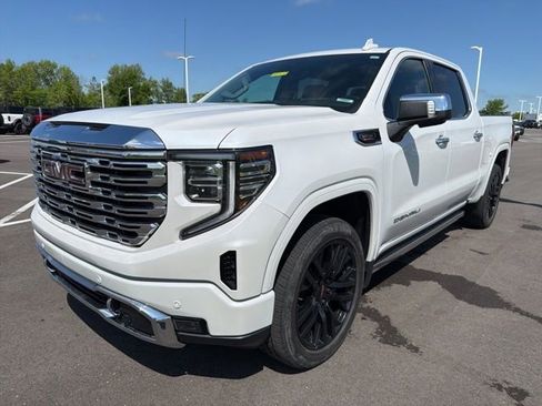 Used 2023 GMC Sierra 1500 Denali w/ Denali Reserve Package AWD/4WD image 2