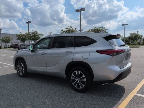 Used 2023 Toyota Highlander XLE FWD image 6
