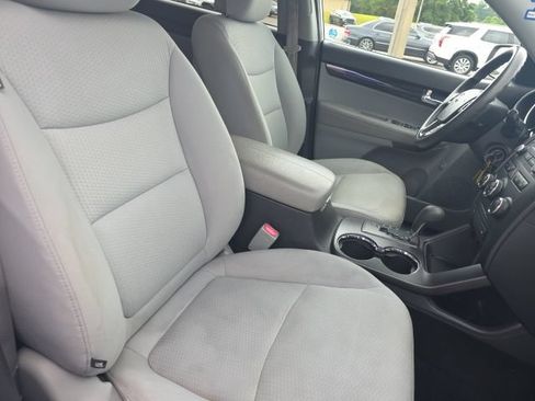 Used 2013 Kia Sorento LX w/ Convenience Pkg FWD image 13