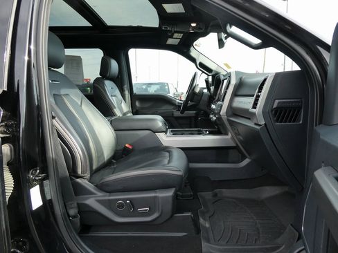 Used 2022 Ford F450 Platinum w/ FX4 Off-Road Package image 18