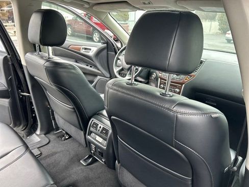 Used 2018 Nissan Pathfinder Platinum image 25
