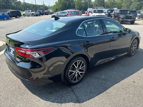 Used 2022 Toyota Camry XLE w/ Cold Weather Package FWD image 4
