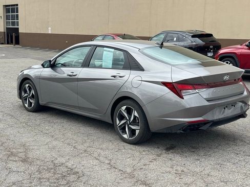 Used 2023 Hyundai Elantra SEL w/ Convenience Package image 3