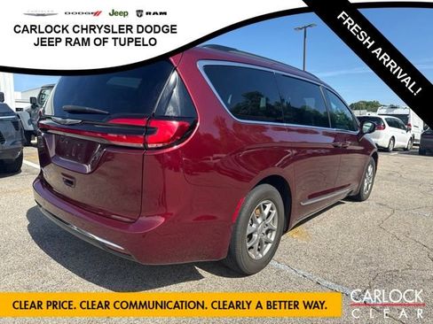 Used 2022 Chrysler Pacifica Touring FWD image 6