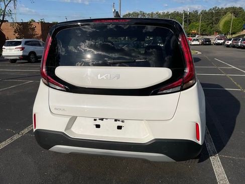 Used 2025 Kia Soul LX w/ LX Technology Package image 4