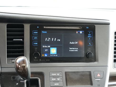 Used 2016 Toyota Sienna XLE image 19