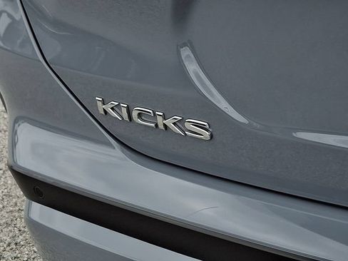 Used 2023 Nissan Kicks SR w/ SR Premium Package FWD image 29