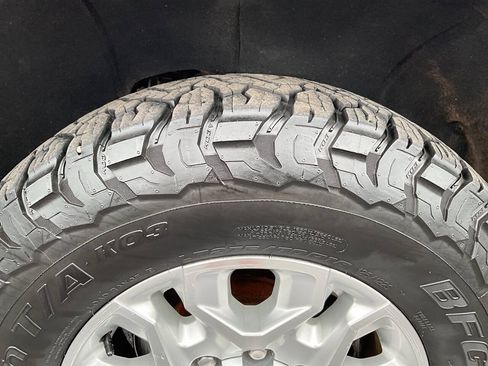 Used 2021 Chevrolet Silverado 2500 LT AWD/4WD image 37