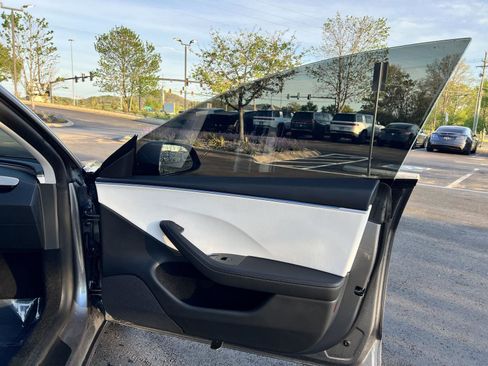 Used 2025 Tesla Model 3 Long Range image 11