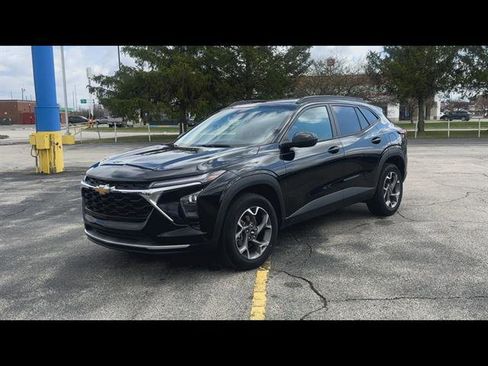 Certified 2025 Chevrolet Trax LT w/ Driver Confidence Package image 27