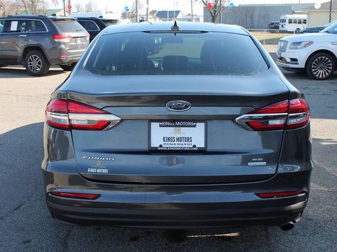 Used 2019 Ford Fusion SE image 4
