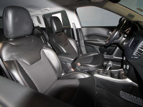 Used 2019 Jeep Compass Latitude FWD image 20