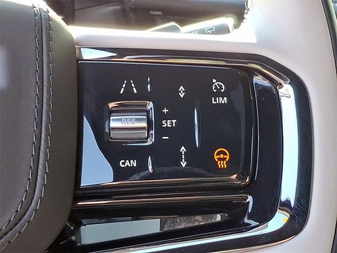 Certified 2026 Land Rover Range Rover Velar Dynamic SE image 19