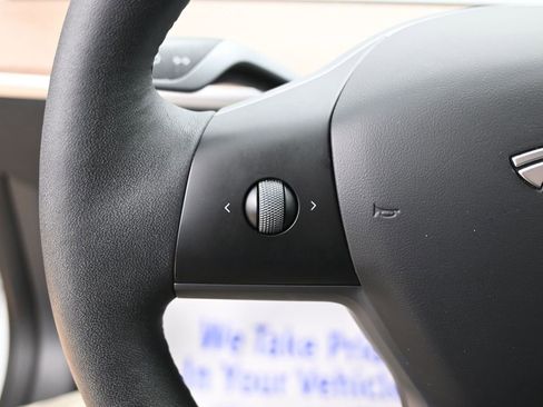 Used 2023 Tesla Model 3 Standard Range image 16