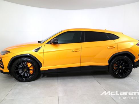 Used 2022 Lamborghini Urus AWD/4WD image 5